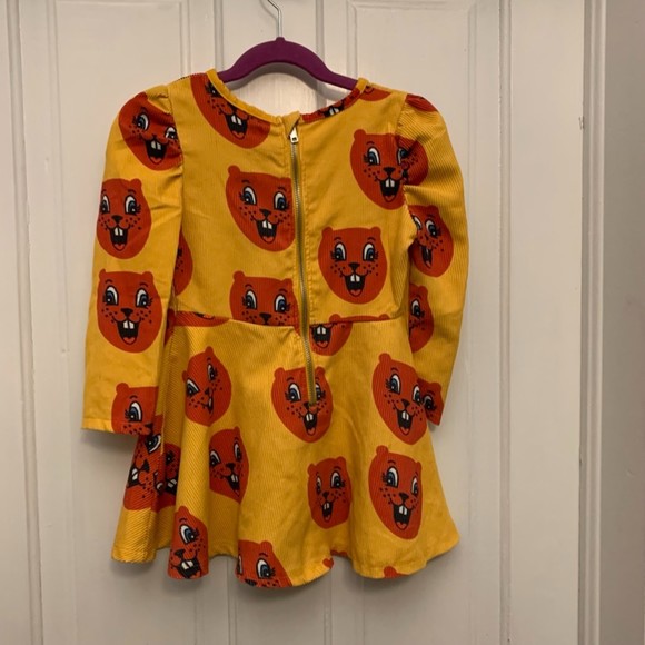 YELLOW LONG SLEEVE CORDUROY PRINTED DRESS WITH ADORABLE BEAVER SIZE 4T - Picture 3 of 6